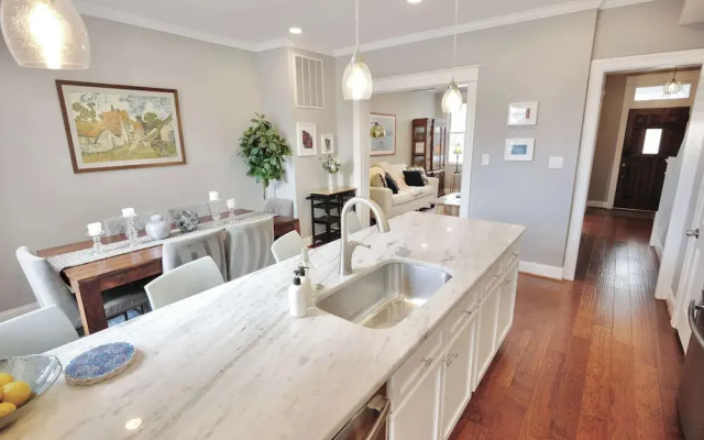 Terrific Family Townhouse + Parking x 2 Cars