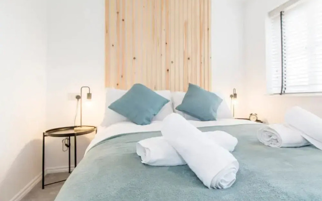 Host Stay Polwell Road