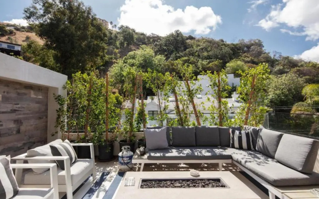Willow Glen - Hollywood Hills Multi-level Villa With Theater & Pool