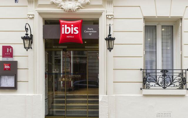 Отель ibis Paris Vaugirard Porte de Versaille вид на фасад