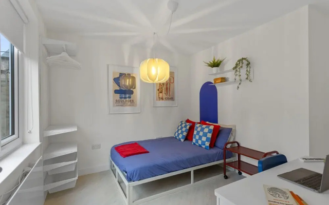 OnPoint -3 Bed House - Parking