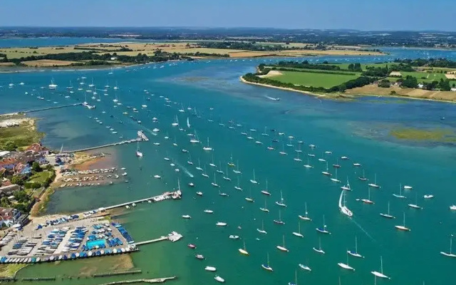 Stylish Cosy Annexe in Pretty Sailing Village