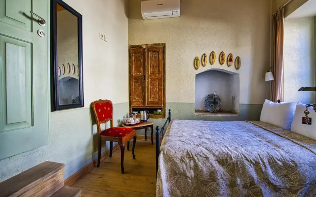 Cunda Fatma Hanim Konagi(15 Adult only)