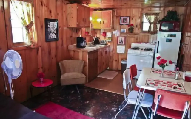 #6 - Casablanca 1 Bedroom Cabin by RedAwning