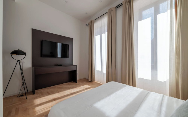 Large 6-Bed Stay near the Colosseum