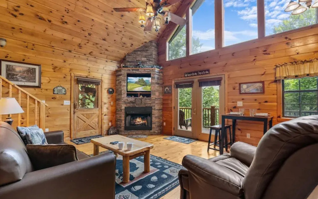 Caught Ya Peek'n 1 Bedroom Cabin by RedAwning