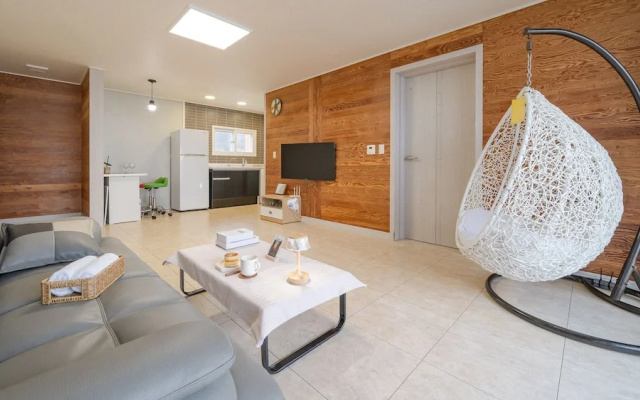 Geoje Beachwhite Pension