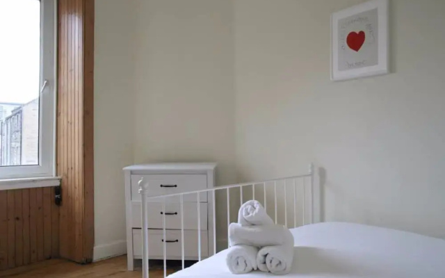 1 Bedroom Apartment In The Shore Leith