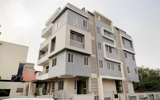 OYO 43050 Hotel Royal Residency