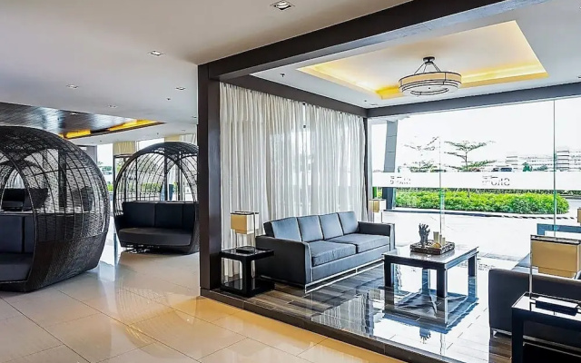 Budget Staycation MOA WiFi Smart TV