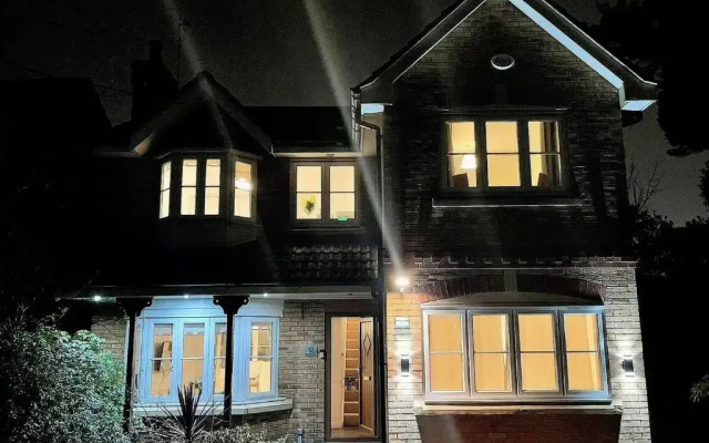 Spacious And Amazing 4 Bedroom Detached House