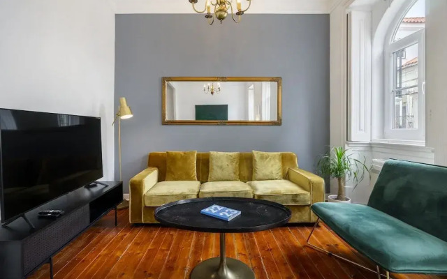 Central 1-Bed W/ River Views Great For D Nomads & R Workers