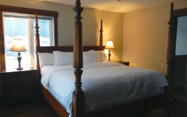 River to Peaks Inn