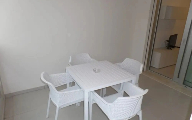 Sunny Accommodation With Rooftop Pool