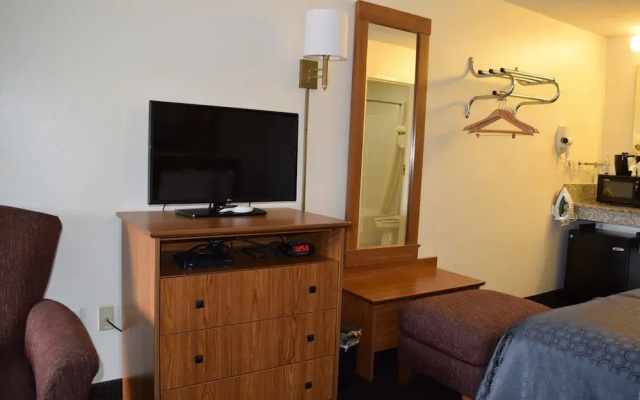 Value Inn Livonia