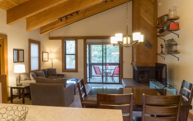 3048 Aspen Grove