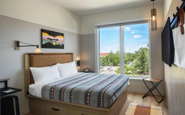 Moxy Boulder University