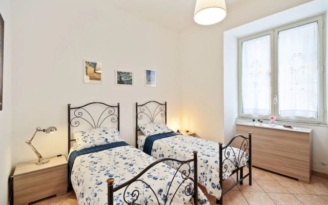 Central Balcony Apartment