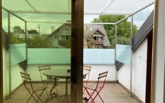 Undertheroof at