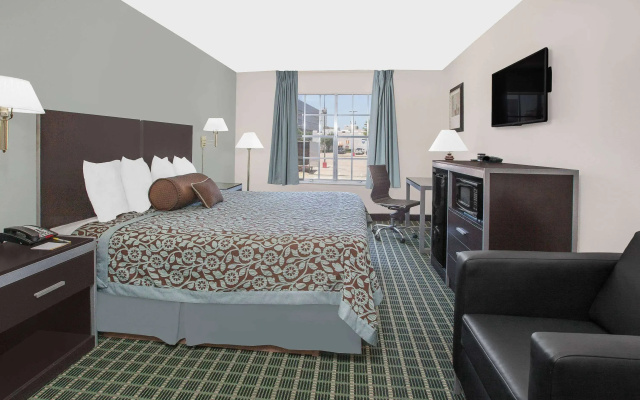 Days Inn by Wyndham Market Center Dallas Love Field