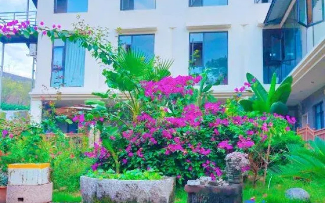 Yueting Lanshe Banshan Yazhu Hotel (Chengdu Tianfu International Airport)