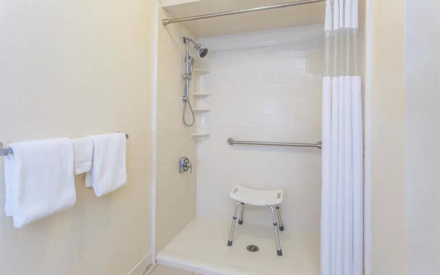 Days Inn by Wyndham Lake Park/Valdosta