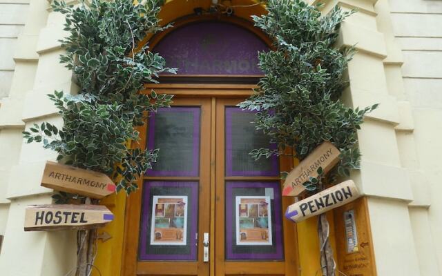 Artharmony Pension & Hostel вид на фасад