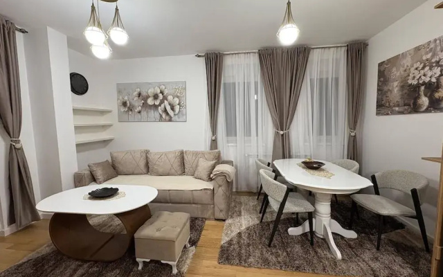 I&I Apartments 36