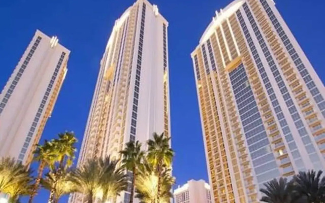 Suites at Signature