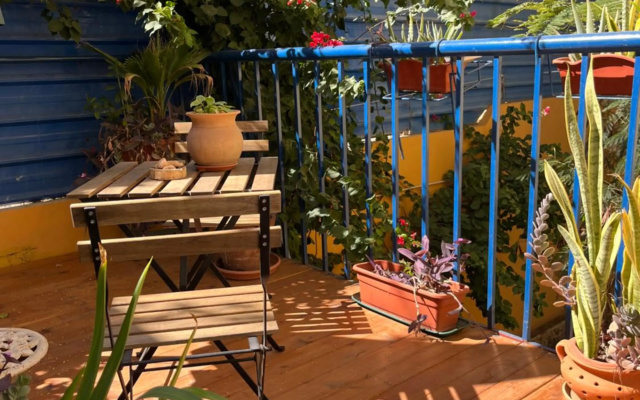 Charming 2BR Guest Suite with Ocean View