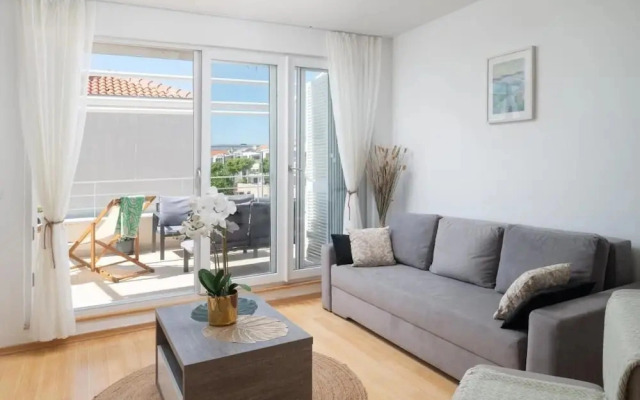 Sunny Resort Apartment With Seaview 1314