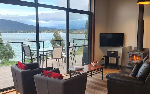 The Beach House- Essentially Tas Dover