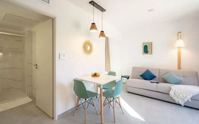 Nice Apartment With Shared Pool