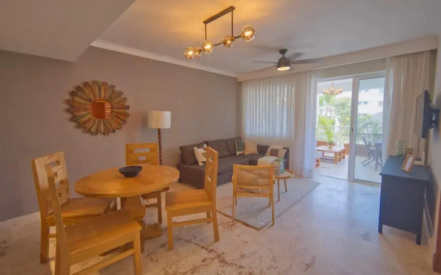 Pompano 202 Amazingly Situated One-bedroom Apartment in Ocean-front Condominium