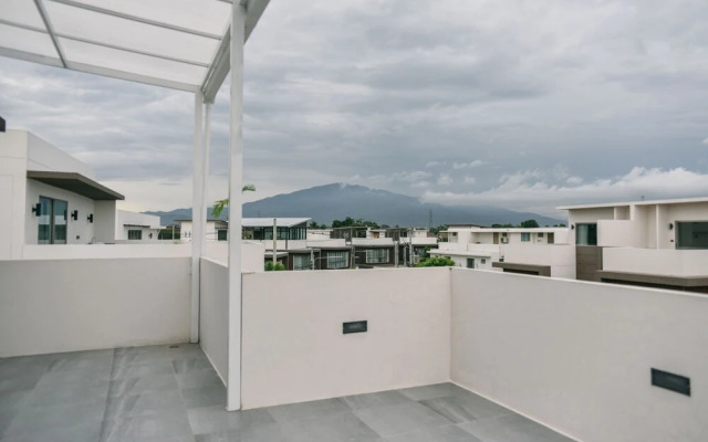 Willing Vacation Villa