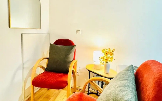 Spacious Private Room Near FAC Platz