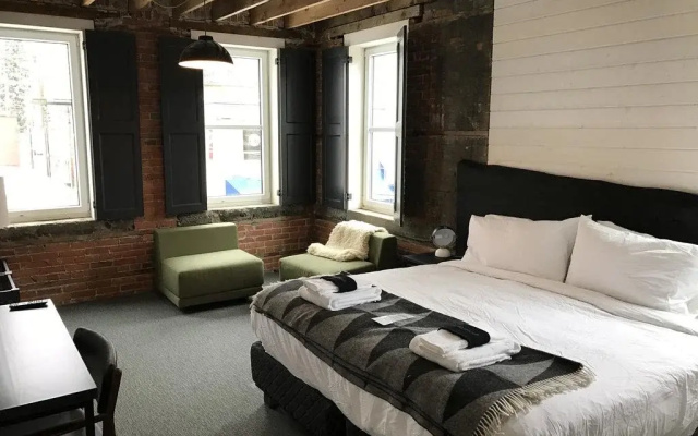 Eleven Revelstoke Lodge