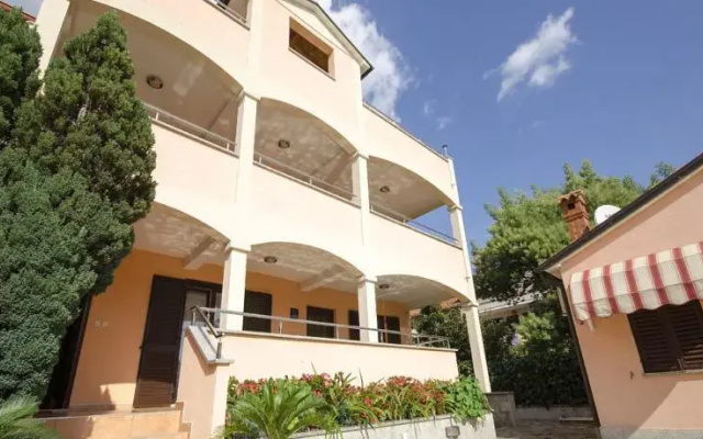 Apartments Folo 401
