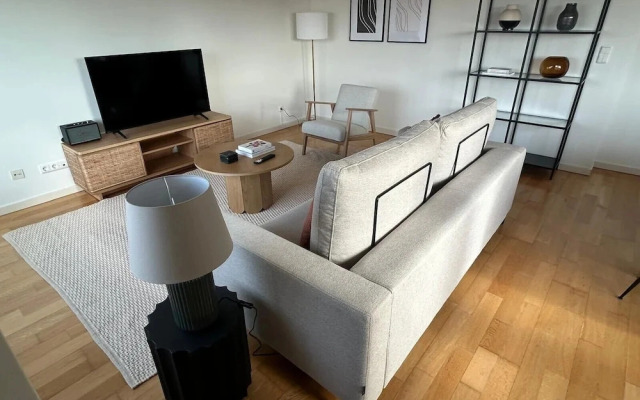 Areeiro Elegant Modern by Homing