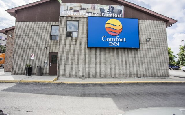 Отель Comfort Inn Ottawa East Канада, Оттава - отзывы, цены и фото номеров - забронировать отель Comfort Inn Ottawa East онлайн вид на фасад