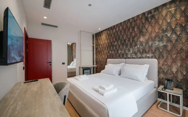 Ermes Deluxe Family Room With French Balcony