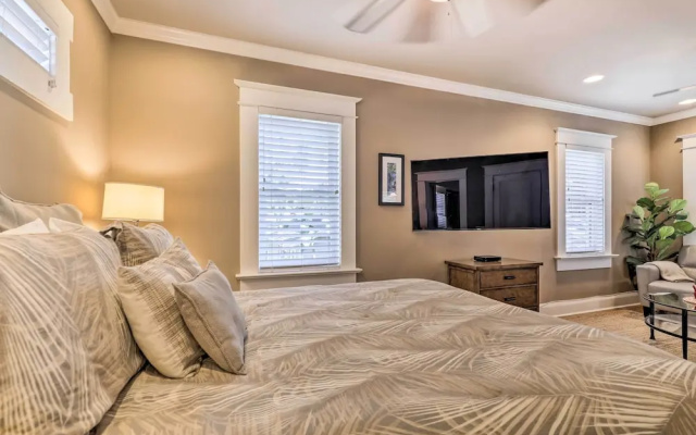 Hyde Park Luxury Studio w/ Prime Location!