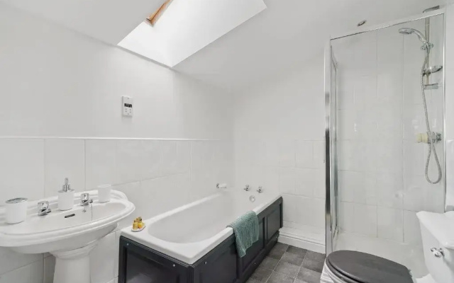 Large Duplex Penthouse in Central York - Parking