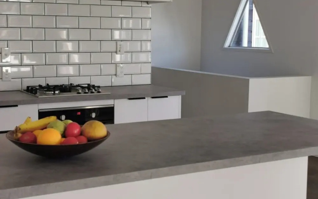 LILYPAD 4-bedroom Urban Retreat Auckland