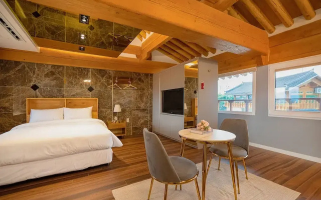 wangkyeong hanoak poolvilla