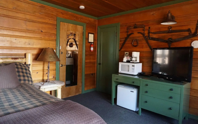 Shaver Lake Village Hotel