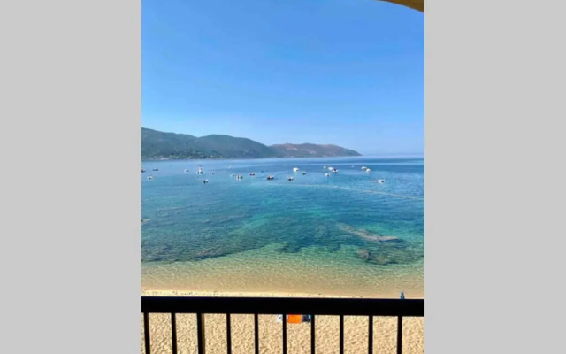 Appartement 3 pers sur la plage, accès direct mer