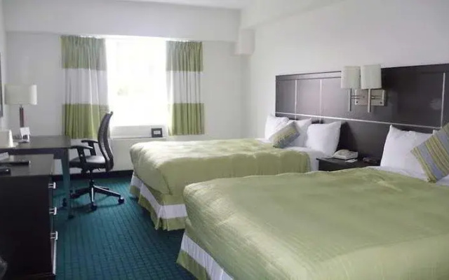 Emerald Crown Hotel