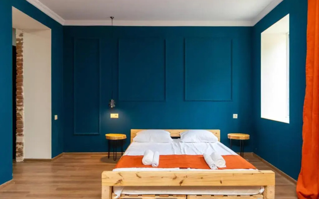 Giorgi's apartment