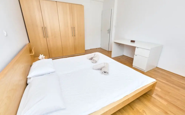 Apartment Panda 777